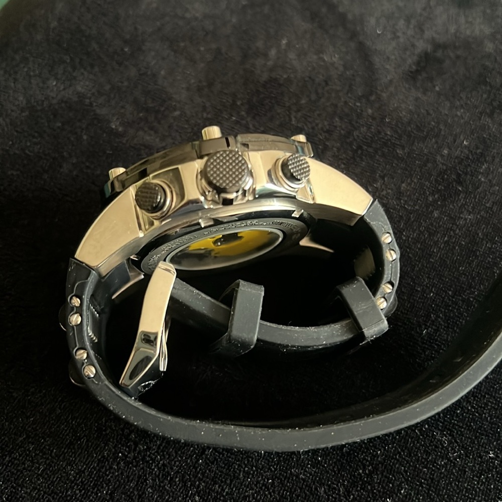 Invicta 19526 Speedway Chronograph silicone band watch - Picture 4 of 5